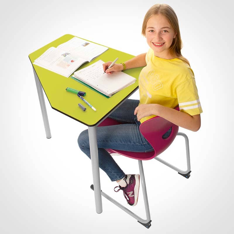 Der Fünfecktisch: Schultisch und -stuhl für flexibles Arbeiten