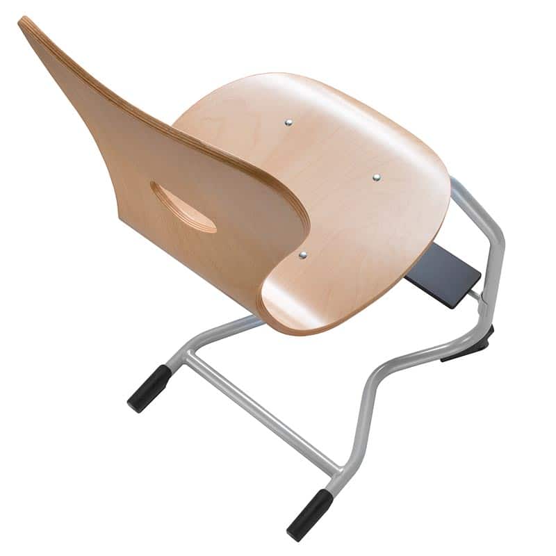 Der Fußrastenstuhl von EinrichtWerk mit 3D-Sitzschale aus Holz